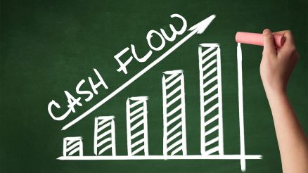 Cash flow calculation illustrated with icons